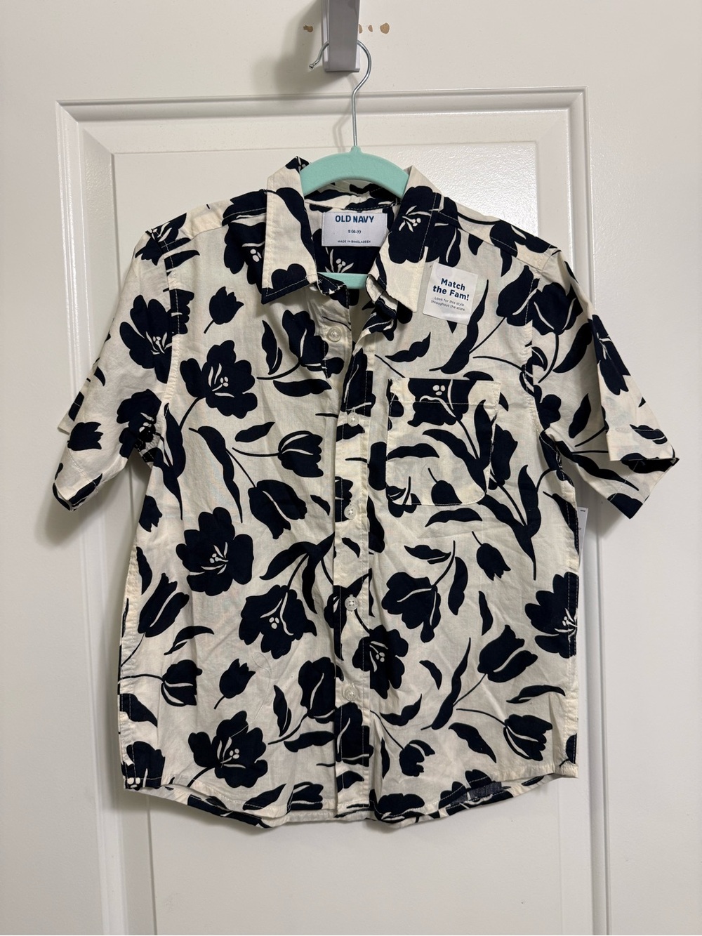 Old Navy Cream and Navy Floral Short-Sleeve Button-Up Shirt